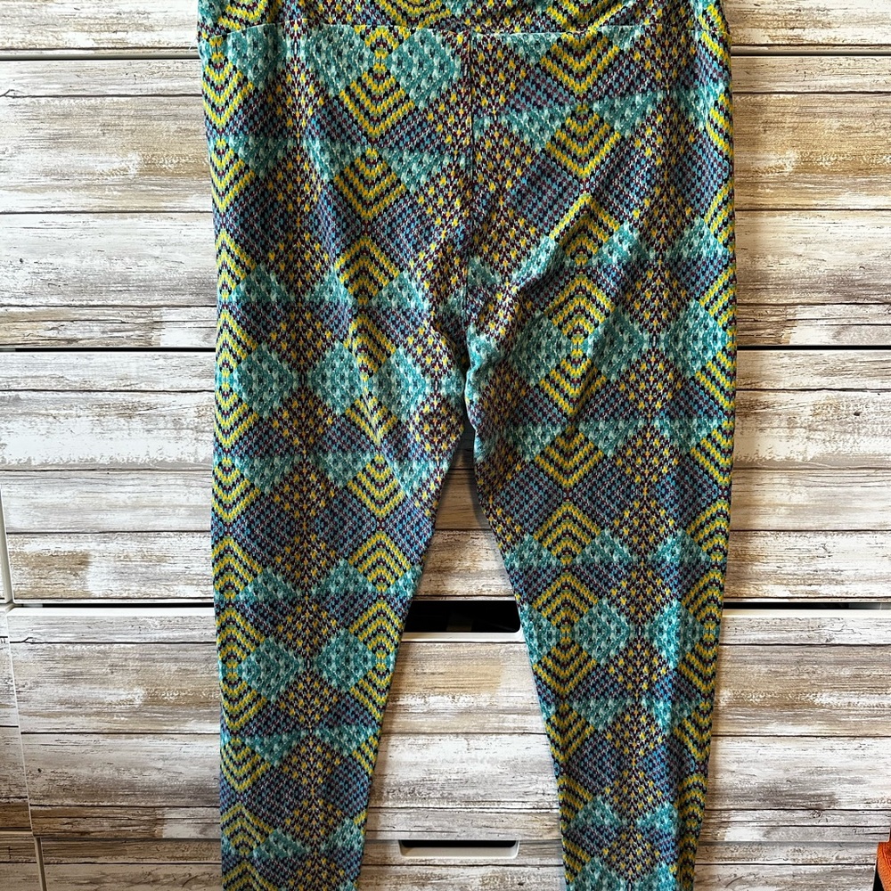 💙💛✨ LuLaRoe Tall & Curvy Geometric Leggings